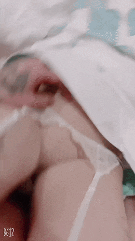 ❤️❤️❤️約了個氣質御姐黑色高跟涼鞋很性感妹子兩次拔套雙機位視角清晰展示拔套內射全過程