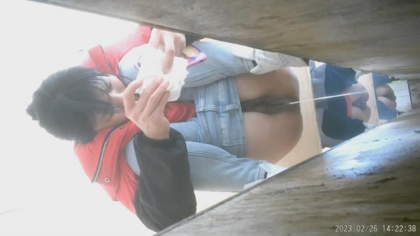 ❤️❤️❤️苗条文静眼镜美少女各种户外场景大胆露出，天桥，江边各种人前极限露出，人前女神人后小狗