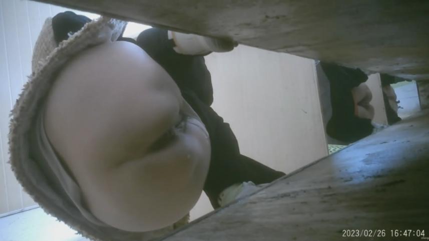 ❤️❤️❤️苗条文静眼镜美少女各种户外场景大胆露出，天桥，江边各种人前极限露出，人前女神人后小狗