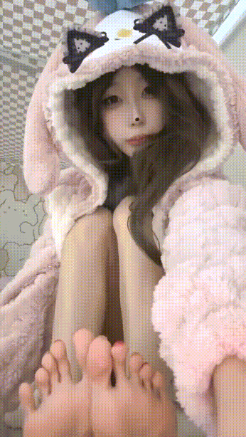 ❤️❤️❤️约炮大神「狠台北」室友有难出屌相救干爆她的多汁肥臀