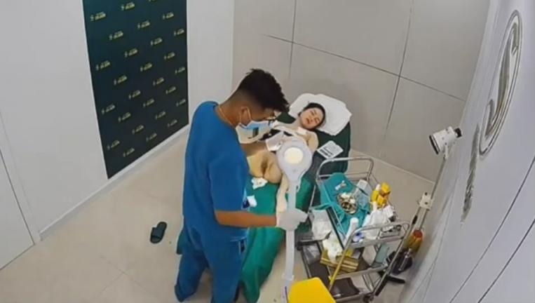 ❤️❤️❤️EDMosaic最新作獸醫系琪琪終於畢業，一定要跟教授們各來一發，4P淫亂開啪