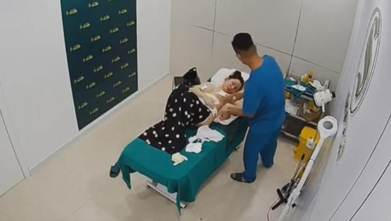 ❤️❤️❤️EDMosaic最新作獸醫系琪琪終於畢業，一定要跟教授們各來一發，4P淫亂開啪