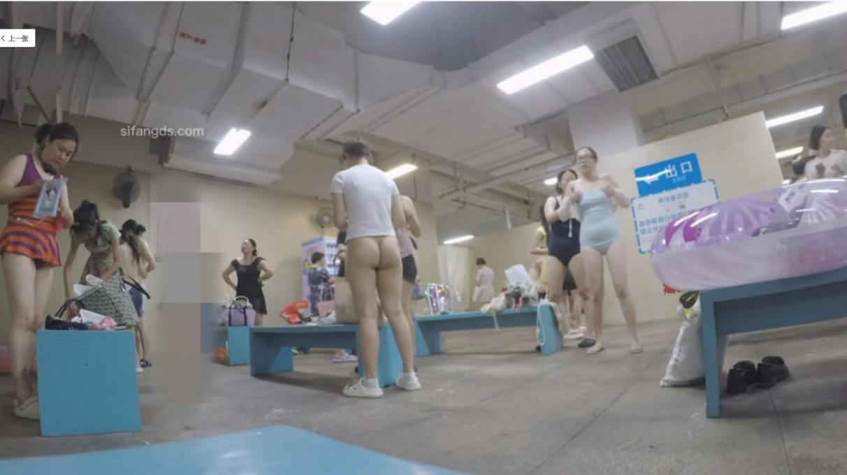 ❤️❤️❤️苗条文静眼镜美少女各种户外场景大胆露出，天桥，江边各种人前极限露出，人前女神人后小狗