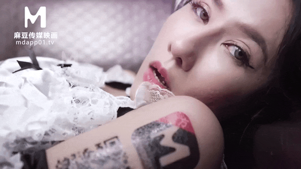 ❤️❤️❤️麻豆傳媒淩薇MD-0153黑絲美腿淫亂盛宴,新人性感3P首秀