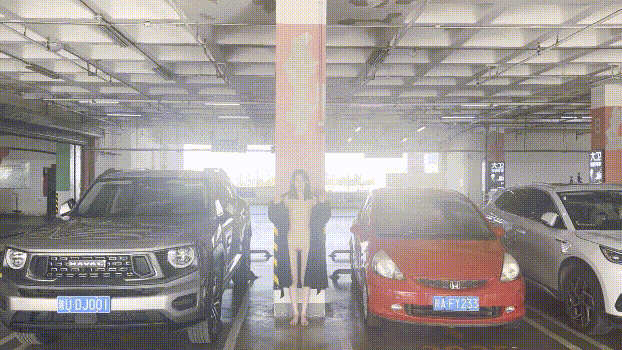 ❤️❤️❤️苗条文静眼镜美少女各种户外场景大胆露出，天桥，江边各种人前极限露出，人前女神人后小狗