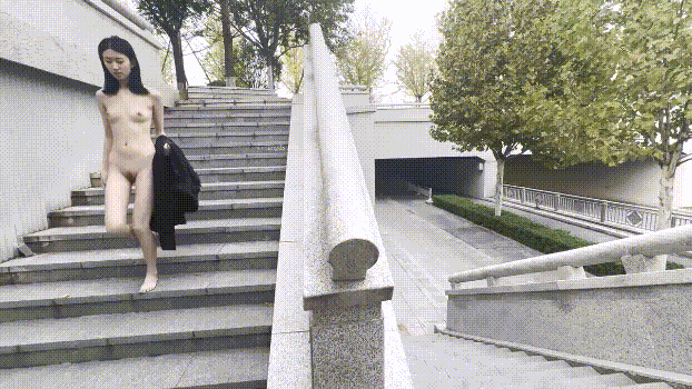 ❤️❤️❤️苗条文静眼镜美少女各种户外场景大胆露出，天桥，江边各种人前极限露出，人前女神人后小狗