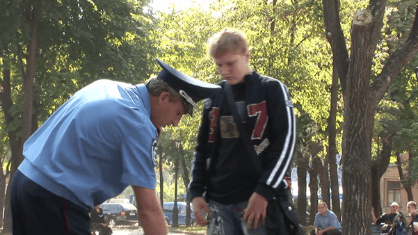 俄羅斯裸體綜藝整蠱路人節目