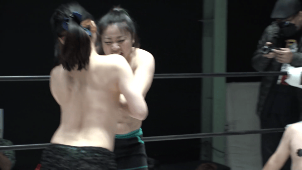 ❤️❤️❤️十幾年前日本寫真攝影團隊來到中國，拍攝一位叫林美的19歲蘇州舞蹈學生妹，純天然美女，大尺度國風寫真視頻