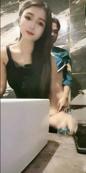 ❤️❤️❤️寶馬車上玩別人的老婆，風騷人妻，露臉口交啪啪，偷情的感覺真是刺激！