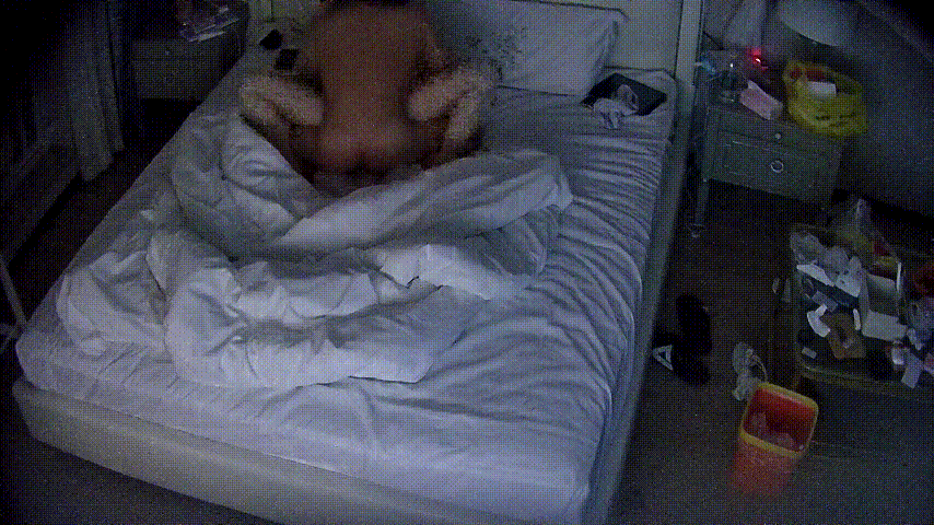 公寓酒店超经典长视频带玩具和情趣内衣来开房 趁男友在睡觉 自觉换上 口醒男友 还在上面自己动