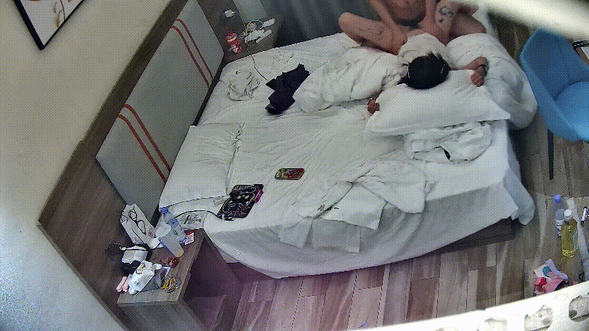 ❤️❤️❤️台灣網紅私拍【SWAG】下半身失蹤的甜美人妻找水電工修管線結果越修水越多