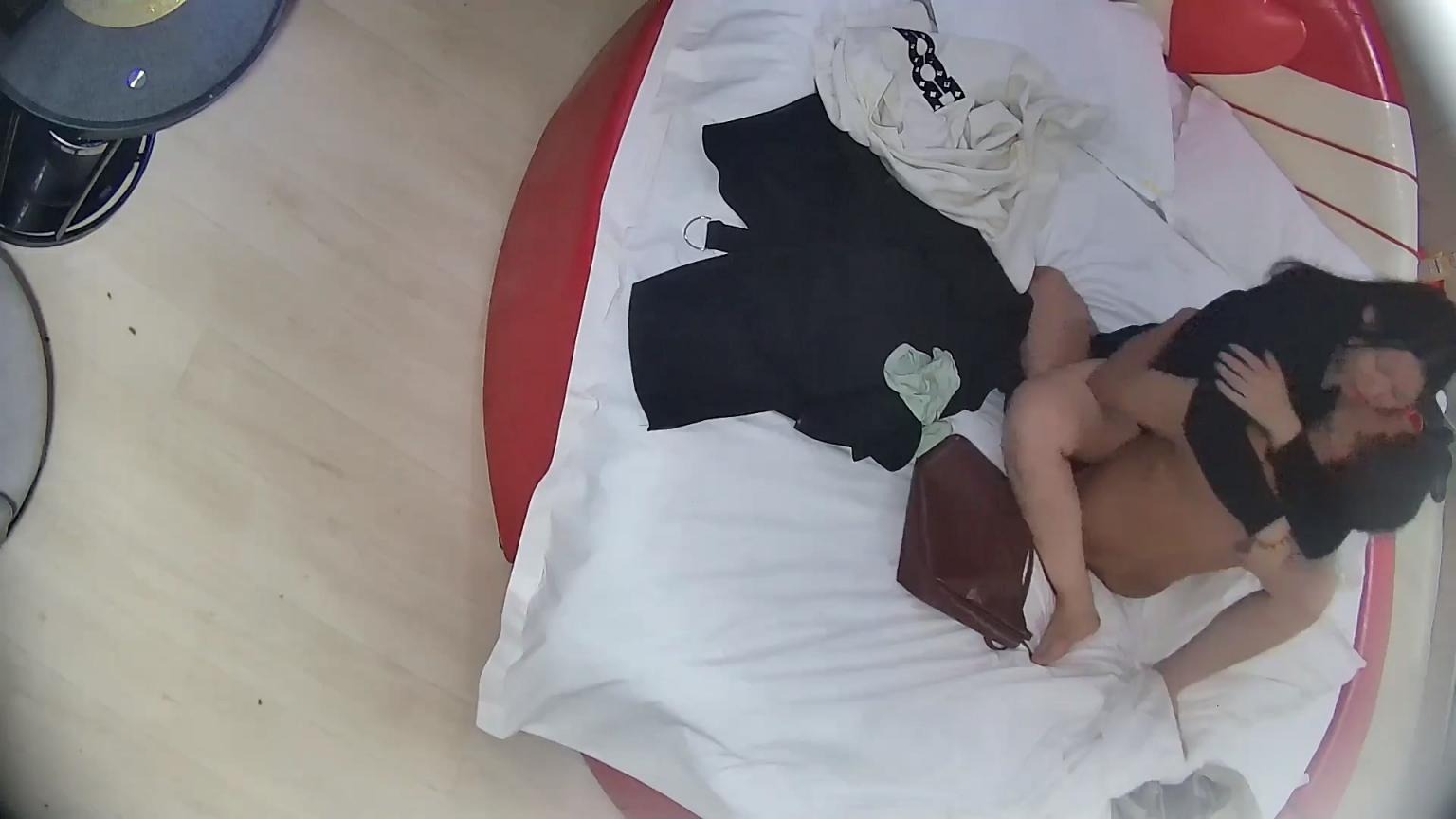 ❤️❤️❤️黑亞當-最新約戰女神【艾熙】超棒身材的巨乳女神被各種姿勢猛操的雙乳直晃表情爽到升天