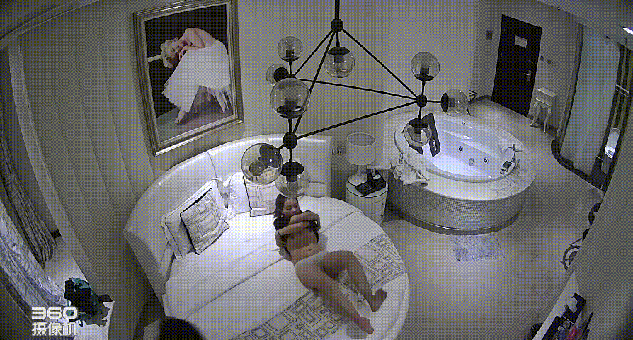 ❤️❤️❤️07年高中剛畢業的嫩妹剛開始做各種的不配合小鮑魚特別的粉後入時拍了第一視角畫面身材特別棒