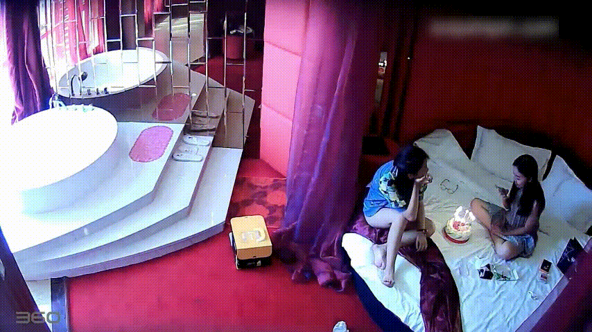 ❤️❤️❤️清純學妹，被幹尿，完美露臉，床單上濕了一大片，長得不錯！