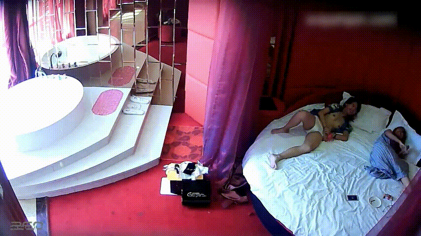 ❤️❤️❤️清純學妹，被幹尿，完美露臉，床單上濕了一大片，長得不錯！