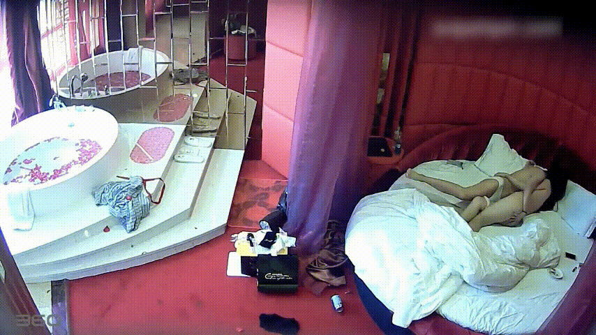 ❤️❤️❤️清純學妹，被幹尿，完美露臉，床單上濕了一大片，長得不錯！