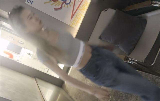 ❤️❤️❤️07年高中剛畢業的嫩妹剛開始做各種的不配合小鮑魚特別的粉