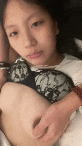 ❤️❤️❤️重金約了秀人網的胸模真胸很軟有偶像包袱比較躲避鏡頭後面被幹的有點不高興了