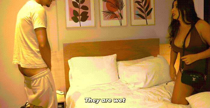 ❤️❤️❤️看樣子是上司帶下屬出來偷腥女人身材模樣是真極品這胸這屁股都沒得說