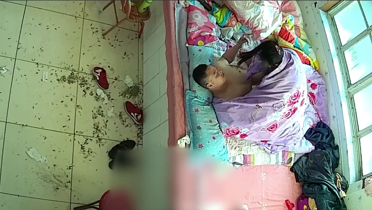 ❤️❤️❤️三人組灌醉MJ清純良家少婦❤️玩胸玩穴暴力抽插～絕對刺激