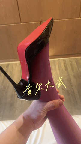 ❤️❤️❤️看樣子是上司帶下屬出來偷腥女人身材模樣是真極品這胸這屁股都沒得說