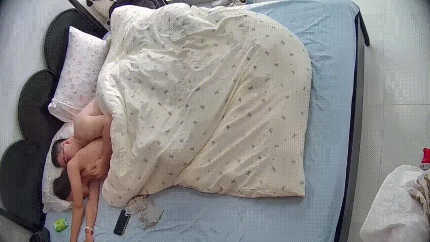 ❤️❤️❤️伊藤誠(派大星)你們都愛的小姐姐又一次更新了❤️紫色情趣絲襪修長的腿