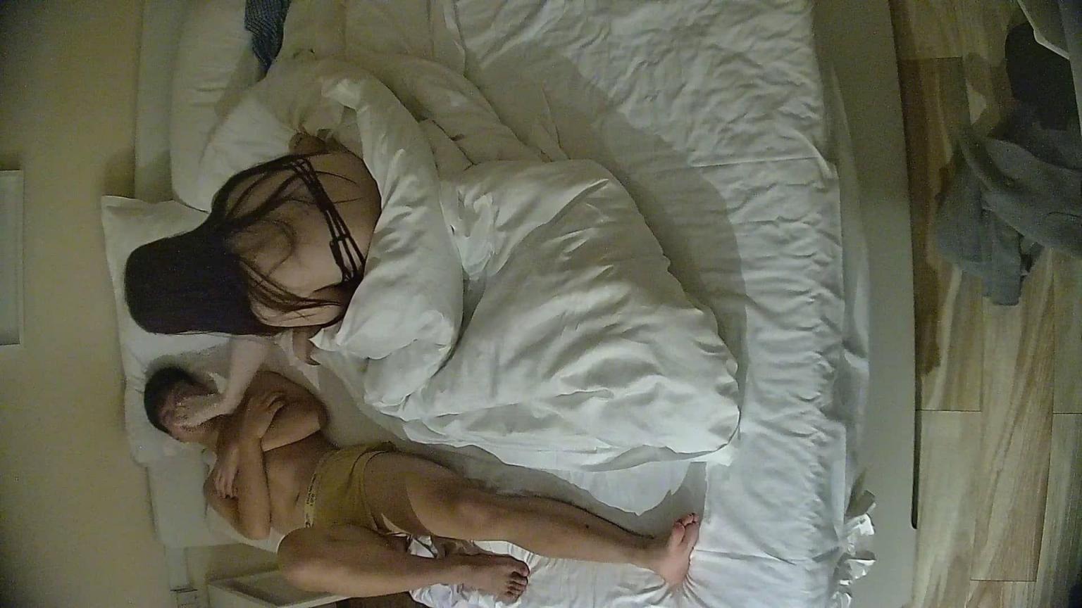 ❤️❤️❤️街頭搭訕王-搭訕越南粉嫩白虎嫩妹肆意玩穴汁水都被逗出來了換上絲襪主動乘莖