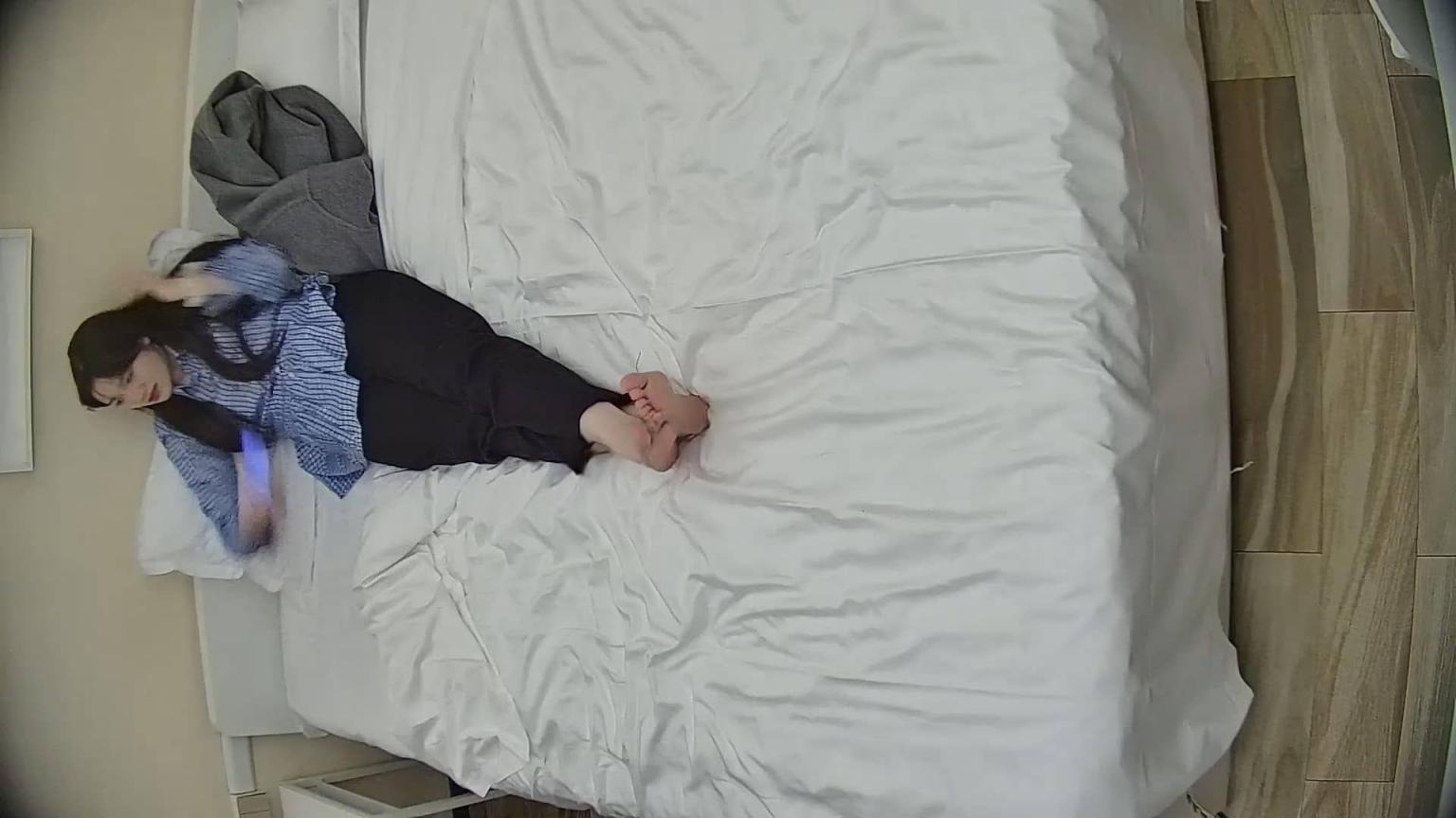 ❤️❤️❤️街頭搭訕王-搭訕越南粉嫩白虎嫩妹肆意玩穴汁水都被逗出來了換上絲襪主動乘莖