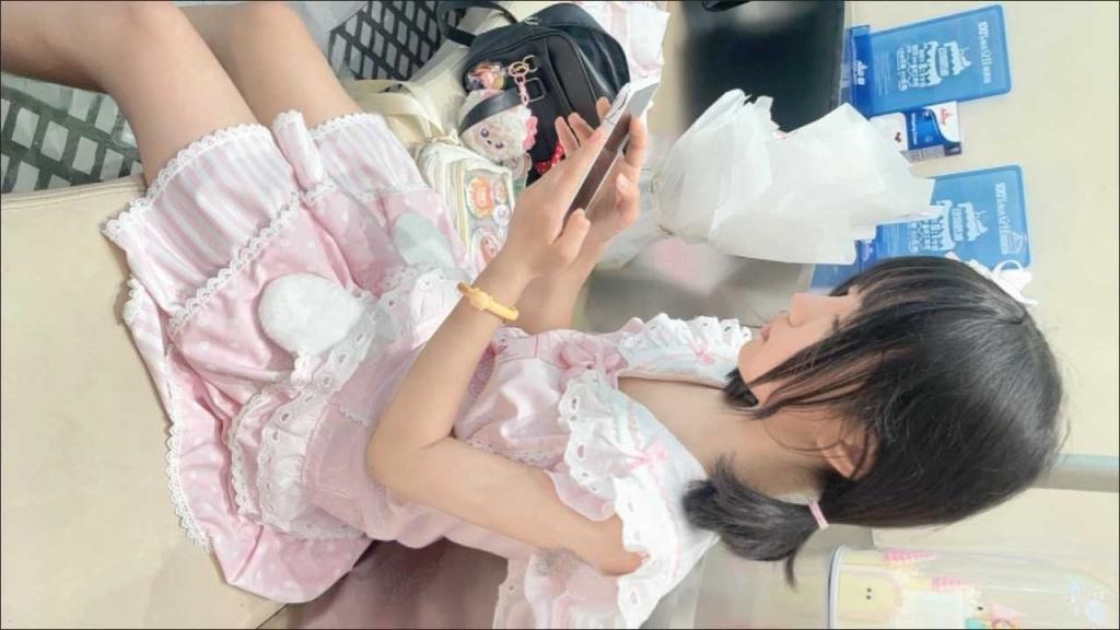 ❤️❤️❤️FansOne蜜桃肥臀00後顏值女模【艾希】女友背著男友視訊自慰賺錢,反被男友用錢羞辱中出