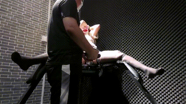 ❤️❤️❤️一米七五的大三學妹胸前兩個大奶屁股上的肉特別軟後入非常爽給她操得面目都猙獰了要哭了