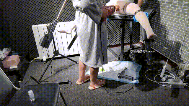 ❤️❤️❤️一米七五的大三學妹胸前兩個大奶屁股上的肉特別軟後入非常爽給她操得面目都猙獰了要哭了