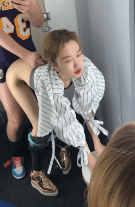 ❤️❤️❤️御姐【辛尤里】母乳主題最新,乳汁辦公室3P,奶水喂養騎乘性愛前後夾擊口交後入