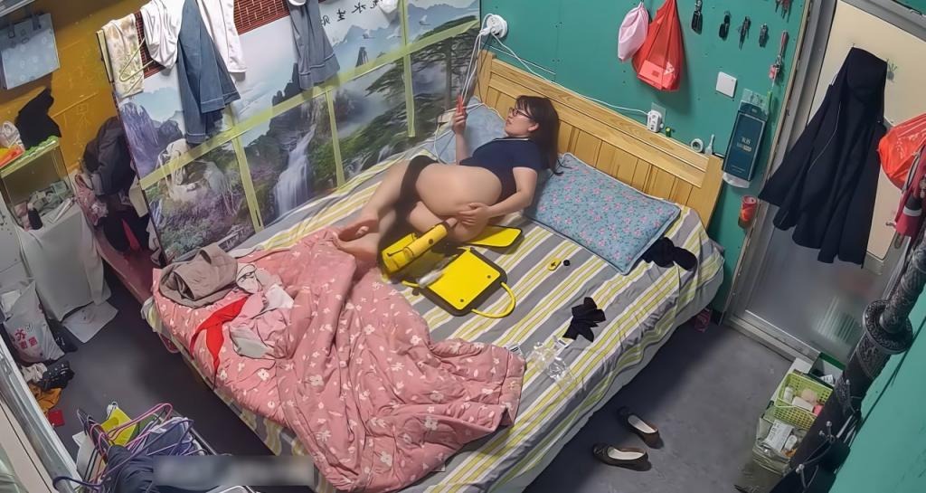 ❤️❤️❤️樹屋輕調SM捆綁劇情！極品漂亮騷逼嫩模靈靈被跟蹤迷奸，極品絲襪美腿身材！