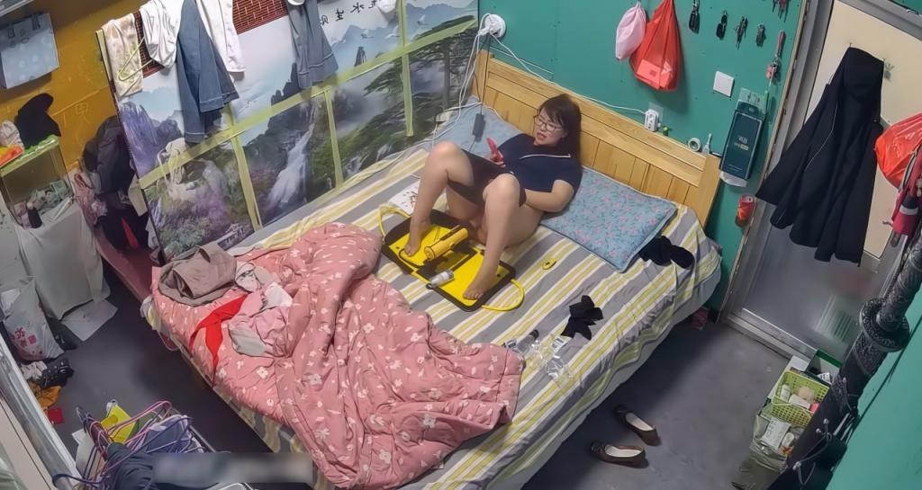 ❤️❤️❤️樹屋輕調SM捆綁劇情！極品漂亮騷逼嫩模靈靈被跟蹤迷奸，極品絲襪美腿身材！