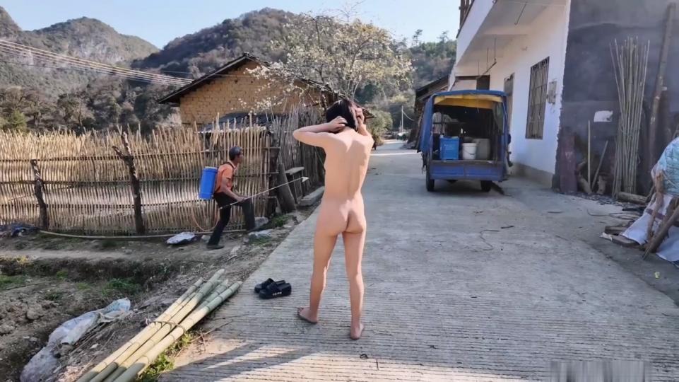 ❤️❤️❤️「狠台北」辣臀騷妹跟室友搶雞巴吹反被幹到床上嗷嗷叫