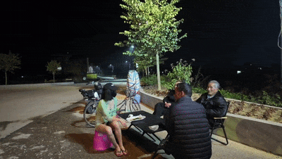 ❤️❤️❤️06年的可愛小甜妹操到中途太累了還跑去抽根煙抽完之後就狠狠的操到她叫爸爸別停