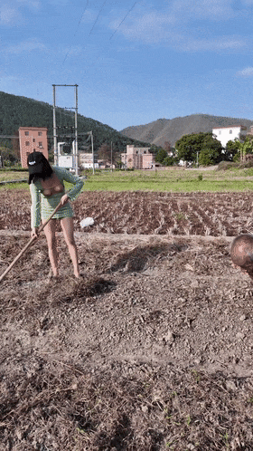 ❤️❤️❤️06年的可愛小甜妹操到中途太累了還跑去抽根煙抽完之後就狠狠的操到她叫爸爸別停