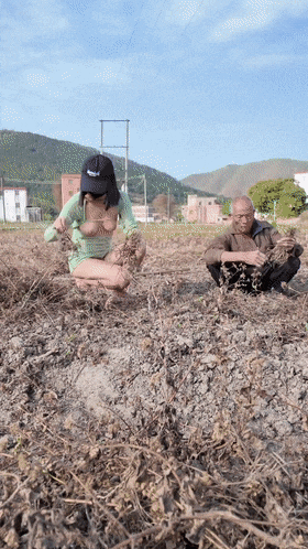 ❤️❤️❤️06年的可愛小甜妹操到中途太累了還跑去抽根煙抽完之後就狠狠的操到她叫爸爸別停