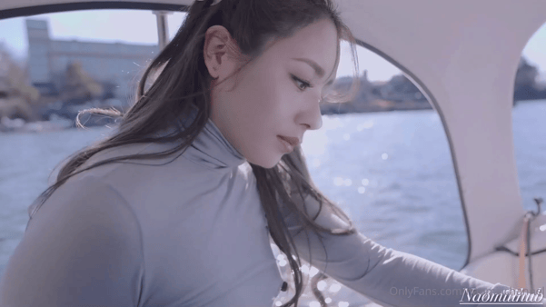 ❤️❤️❤️【AI明星換臉】【佟麗婭】遊湖時撕開黑絲襪來個船震，激情又刺激！