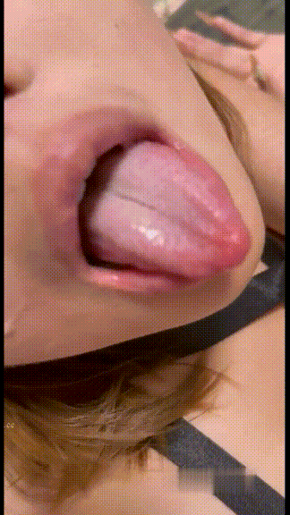 ❤️❤️❤️【AI明星換臉】【佟麗婭】遊湖時撕開黑絲襪來個船震，激情又刺激！