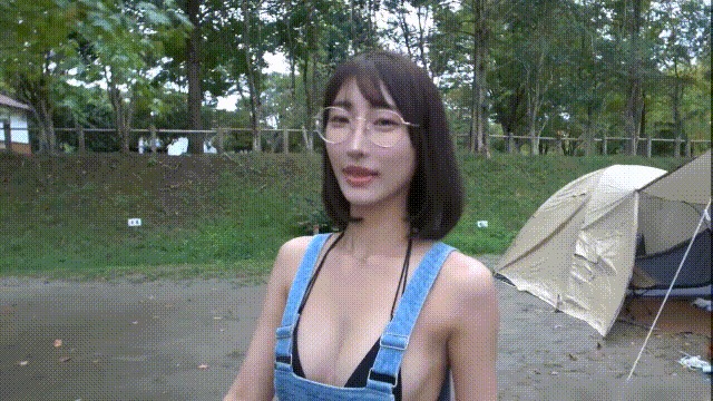 ❤️❤️❤️眼鏡反差婊帶著跳蛋在外面浪，最後在帳篷里被狠狠地爆肏