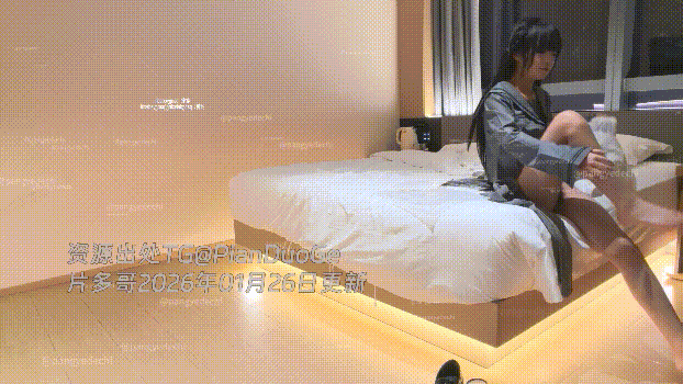 ❤️❤️❤️【AI明星換臉】【佟麗婭】遊湖時撕開黑絲襪來個船震，激情又刺激！