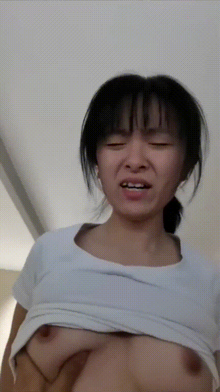 ❤️❤️❤️身材苗條小貧乳第一次和大洋吊做愛很興奮被各種體位無套猛懟內射小粉穴