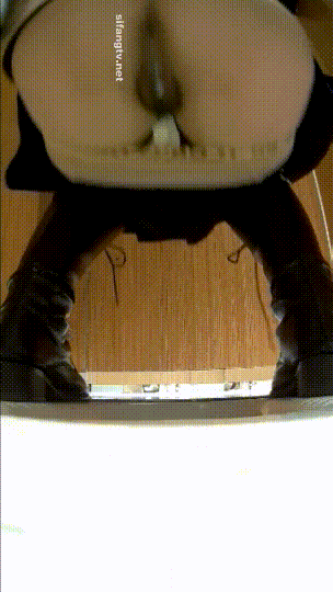 ❤️❤️❤️有的女人看起來端莊可一旦擊碎她們內心的防線她們就會變得瘋狂淫蕩淫蕩不堪的樣子就是對她們最好的羞辱了!