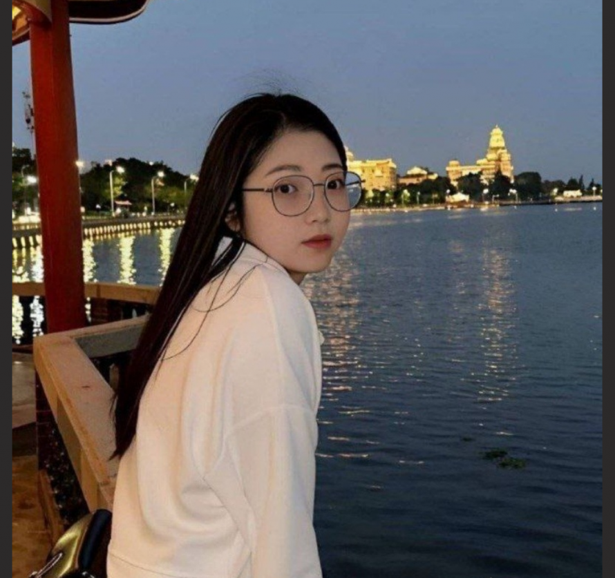 超级清纯女友啪啪放荡地跨坐在男人身上，忘情地享受着肉棒在嫩[MP43080MBwindfiles]