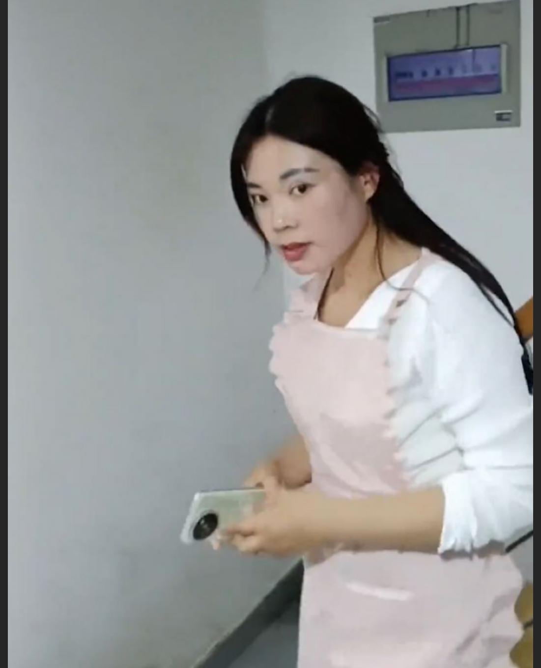安徽二婚少妇 吴芯 母子乱伦大瓜 手持避孕套被当场抓奸 淡定认子让老公破防 做爱视频全网曝光！