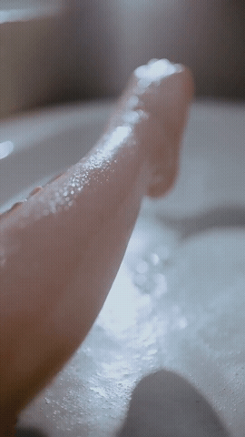 ❤️❤️❤️微胖漂亮女大學生與男友不健康自拍，跪在真實，自己抱著腳把美穴送到男友面前