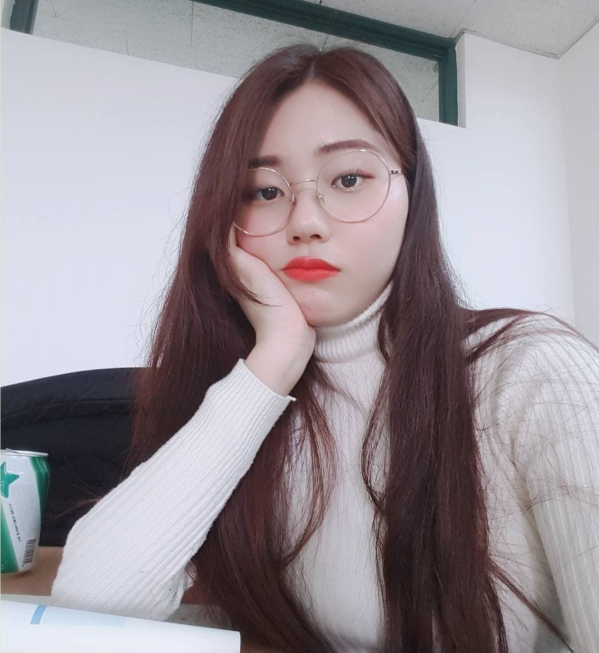 ❤️❤️❤️微胖漂亮女大學生與男友不健康自拍，跪在真實，自己抱著腳把美穴送到男友面前